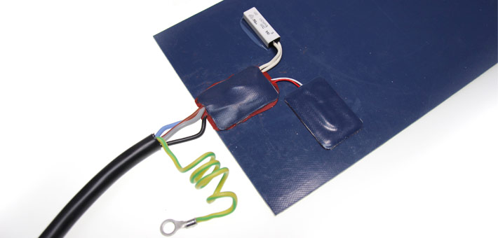 Silikonheizung mit Temperaturbegrenzer Uchiya, PT 100, Schutzleiter, IP 65, Low-Smoke-Low-Toxic-Material (blaues Silikon)